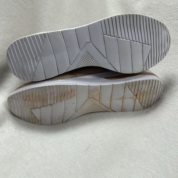 Mudd Soft Tan, White Trim  Hi-Top Slip On Sneaker Sz: 7.5 - Picture 5 of 8